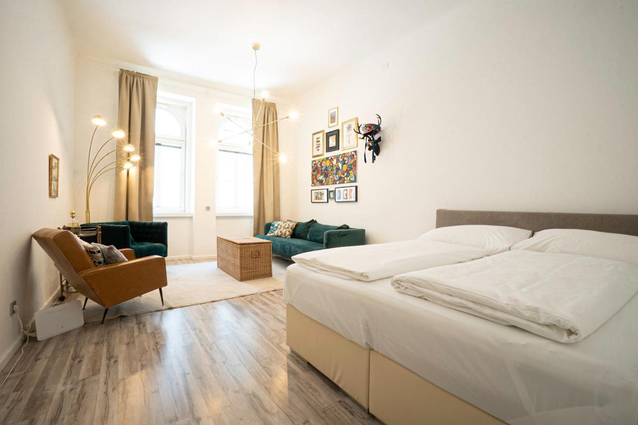 וינה 2-Room Apartment On The First Floor With Designer Renovation. Exit To The Courtyard. 15 Minutes To Schloss Schoenbrunn מראה חיצוני תמונה