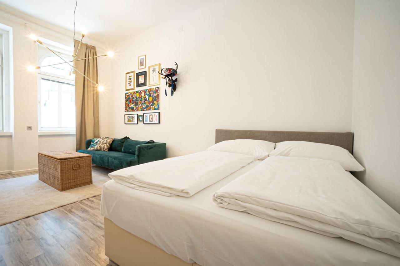וינה 2-Room Apartment On The First Floor With Designer Renovation. Exit To The Courtyard. 15 Minutes To Schloss Schoenbrunn מראה חיצוני תמונה