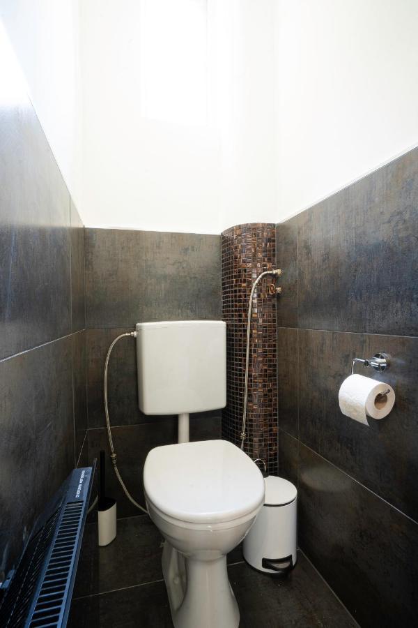 וינה 2-Room Apartment On The First Floor With Designer Renovation. Exit To The Courtyard. 15 Minutes To Schloss Schoenbrunn מראה חיצוני תמונה