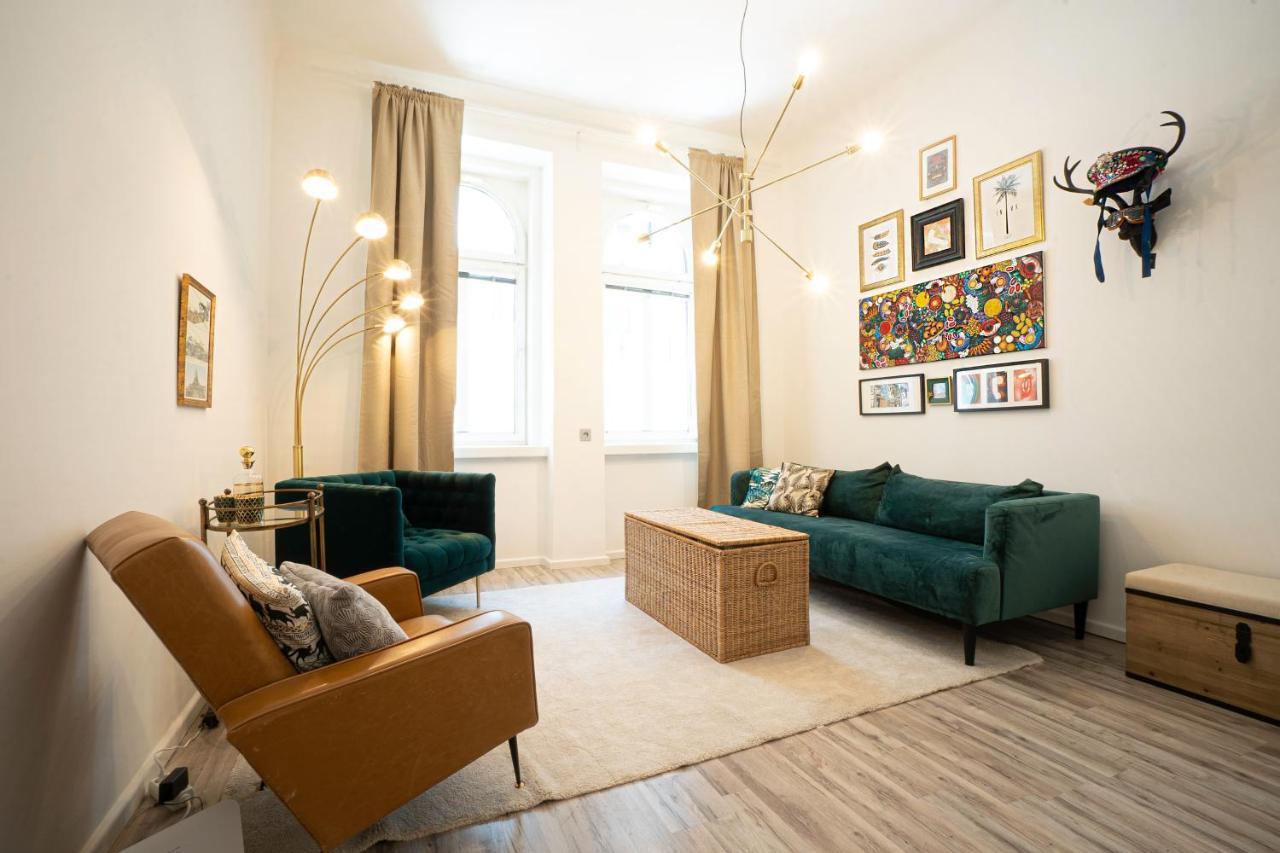 וינה 2-Room Apartment On The First Floor With Designer Renovation. Exit To The Courtyard. 15 Minutes To Schloss Schoenbrunn מראה חיצוני תמונה